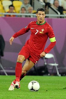 220px-Cristiano_Ronaldo_20120609
