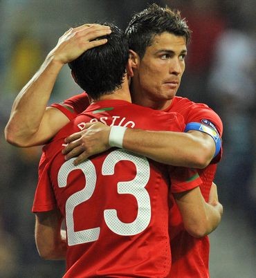 cristiano-ronaldo-a-postiga-portugalsko-objatie_okt2011_2